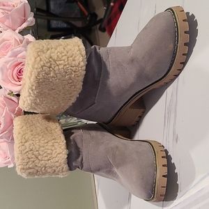 Women Winter boots 👢 size 7